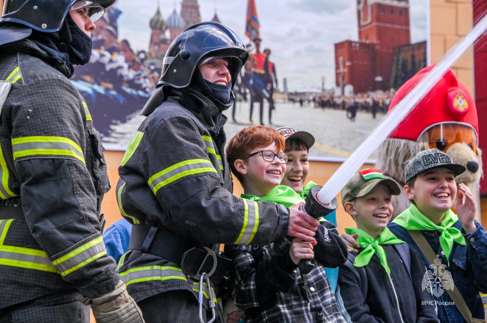 Праздник безопасности и детства: как Академия ГПС МЧС России встретила юных гостей